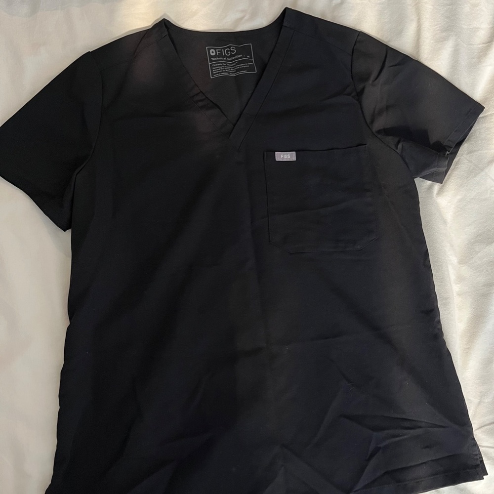 FIGS Catarina One-Pocket Scrub Top in Black